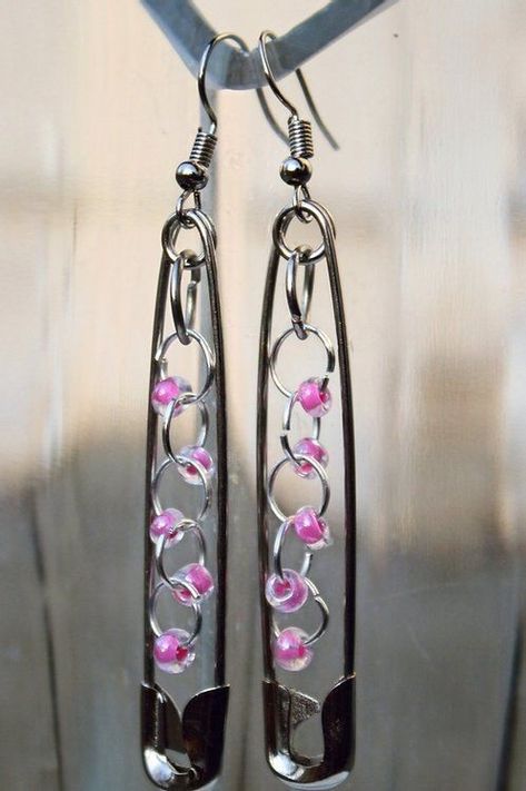 Safety Pin Jewelry, Pin Earrings, Safety Pin Earrings, Diy Jewelry Unique, Wire Jewelry Designs, Color Earrings, Handmade Jewelry Tutorials, Recycled Jewelry, Homemade Jewelry