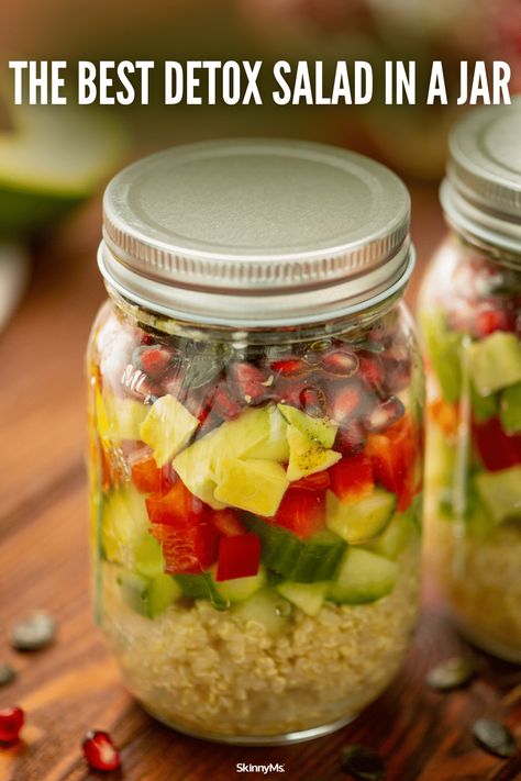 The Best Detox Salad In A Jar Mason Jar Salads, Jar Salads, Detox Salad, Weight Watchers Chicken Recipes, Keto Pizza, Mason Jar Salad, Mason Jar Meals, Keto Ice Cream, Salad In A Jar