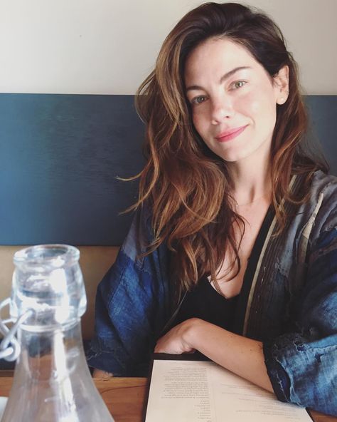 Oxford Shirt Women, Nicholas Sparks Movies, Michelle Monaghan, Actress Images, Celebrity Faces, American Beauty, Hair Envy, Hollywood Stars, Fall Hair