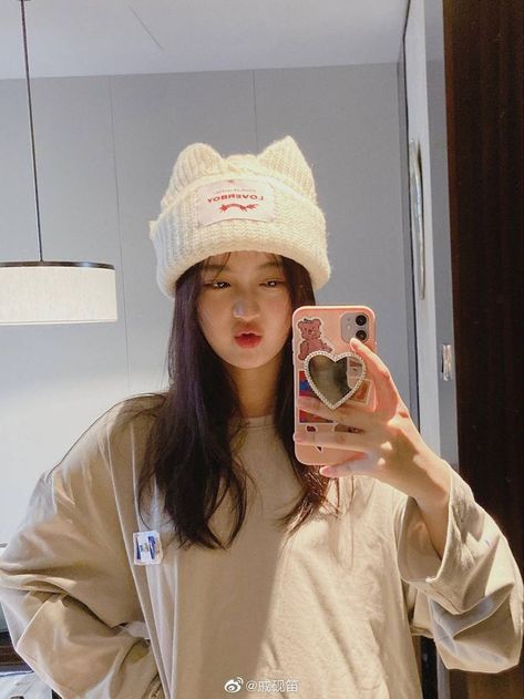 Fashion Cap, Uzzlang Girl, Cat Hat, Cute Hats, Edgy Outfits, Korean Outfits, Ulzzang Girl, Aesthetic Girl, Korean Girl