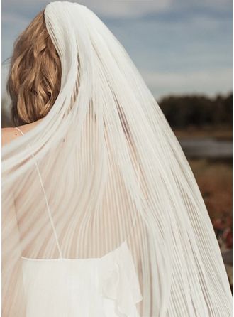 JJsHouse Waltz Bridal Veils Tulle One-tier Angel cut/Waterfall Cut Edge 59.06 in (150cm) Spring Summer Fall Winter 43.31 in (110cm) Wedding Veils. #JJsHouse #WaltzBridalVeils #Tulle #Onetier #AngelcutWaterfall #CutEdge #Spring #Summer #Fall #Winter #WeddingVeils Modern Bridal Veil, Wedding Veil Unique, Pleated Wedding Veil, Unique Wedding Veil, Statement Veils, Pleated Veil, Modern Veil, Wedding Dresses Modern, Unique Wedding Veils