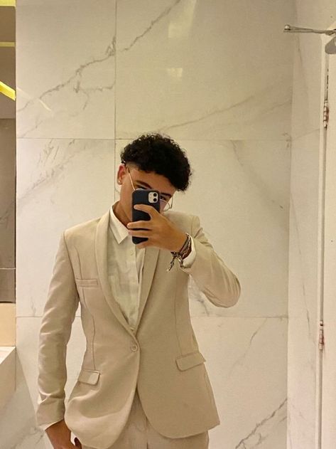 Guy Prom Outfits, Men Prom Outfit, Prom Looks For Guys, Guys Prom Outfit, Elegant Boy, Prom Outfits For Guys, Prom Suits For Men, Blazer Outfits Men, Jordan Shoes Retro