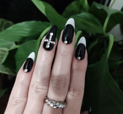 #2000s #nailart #y2k #00s #mcbling #frenchtips #gothnails #cross Bill Kaulitz Nail Ideas, Bills Nails Tokio Hotel, Tom Kaulitz Nails Ideas, Tom Kaulitz Inspired Nails, Bill Kaulitz Nail Design, Tokio Hotel Nail Ideas, Bill Kaulitz Inspired Nails, Tokio Hotel Inspired Nails, Tom Kaulitz Nails