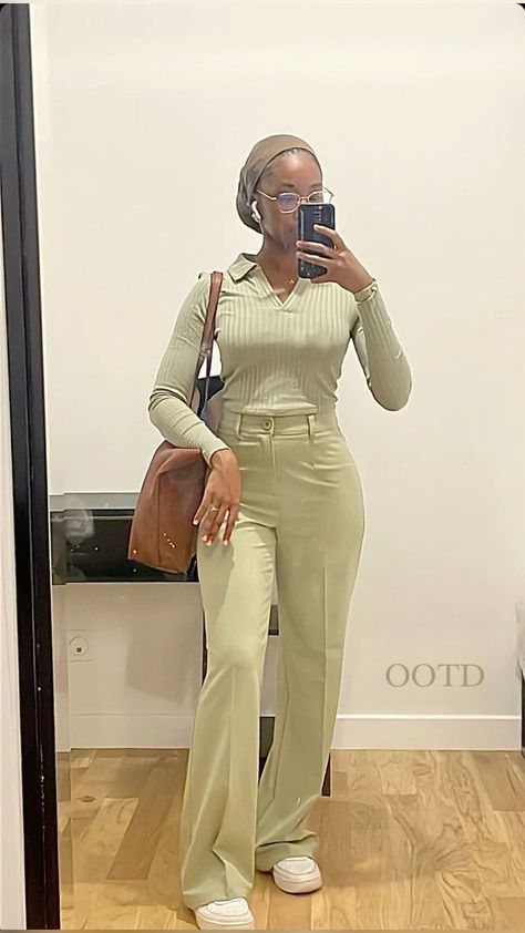 Farmers Market Outfit Black Women, Modest Fits For School, Professional Baddie Outfits, Old Money Outfit Black Women, Elegant University Outfits, Black Woman Business Casual, Modest University Outfits, Modest School Outfits, Casual Interview Outfits Women