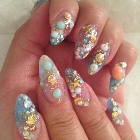 Under The Sea mani Seashell Nails, Sea Nails, Beachy Nails, Acrylic Sculpture, Sea Mermaid, Mermaid Nails, Really Cute Nails, Disney Nails, Mermaid Theme