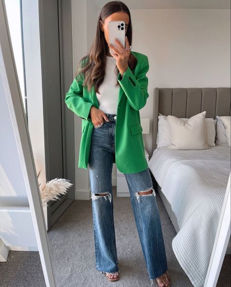 What Em Wore, St Pattys Outfit, Green Outfit Ideas, St Patricks Outfit, St Pattys Day Outfit, Wide Leg Outfit, Blazer Verde, Outfits Con Jeans, St Patrick's Day Outfit