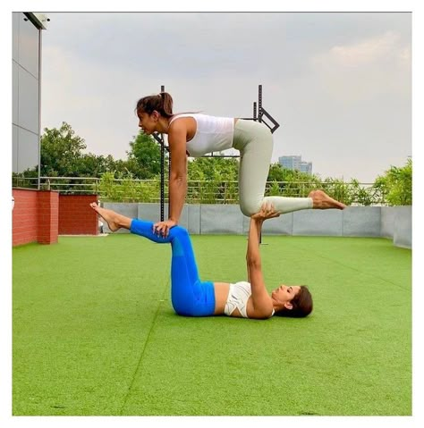 Couples Yoga Challenge, 3 Person Yoga Poses, Two Person Yoga Poses, Two Person Yoga, 2 Person Yoga, Two People Yoga Poses, 2 Person Yoga Poses, Yoga Posses, 2 People Yoga Poses