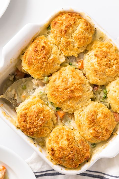 This chicken pot pie recipe isn't the traditional recipe! Instead of a double crust, it's topped with a quick homemade biscuit that marries extremely well with the mixture housed underneath! | wyseguide.com #potpie #chicken #dinner Chicken Pot Pie With Biscuits, Pot Pie With Biscuits, Biscuit Pot Pie, Pumpkin Alfredo, Forgotten Chicken, Wyse Guide, Chicken Pot Pie Recipe, Pot Pie Recipe, Meat Pies