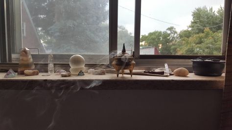 Window Sill Altar, Witchy Windowsill, Windowsill Altar, Witch Life, Bedroom Vibes, Dream Apartment, House Inspo, Window Sill, The Magic