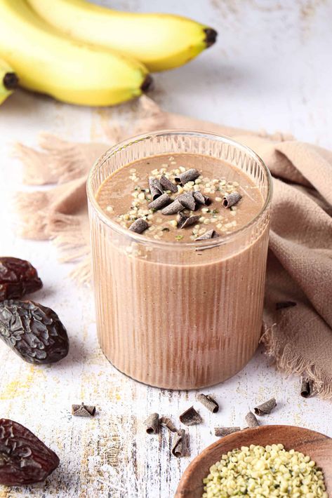 Banana Chocolate Smoothie Carrot Banana Smoothie, Choc Smoothie, Banana Chocolate Smoothie, Chocolate Smoothie Recipes, Banana And Chocolate, Nutrient Dense Smoothie, Chocolate Banana Smoothie, Crispy Pork Belly, Creamy Smoothies