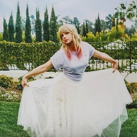 Lover Photoshoot, Taylor Swift Lover, Taylor Swift Party, Lover Era, Taylor Swift Outfits, Taylor Swift Concert, Taylor Swift Album, Taylor Swift Wallpaper, Long Live Taylor Swift