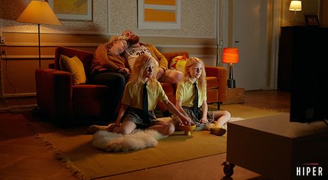 Family Watching Tv, Tv Photography, Tv Commercial, Filmmaking Inspiration, Cinematic Lighting, Restaurant Photography, Family Tv, Best Ads, Film Grab