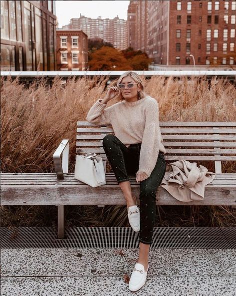 After being an NYC resident for over a decade, one writer looks back on the outfit mistakes she's learned from along the way. White Mule Outfit, White Flats Outfit, White Mules Outfit, White Loafers Outfit, How To Wear Jeans To Work, Mule Shoes Outfit, Loafers Outfits, Slipper Outfit, Mules Outfit