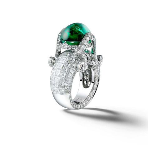 Giampiero #Bodino Tesori del Mare ring in white gold, set with an emerald cabochon and diamonds Emerald Cabochon, High Jewelry Ring, Emerald Jewelry, Jewelry Ring, High Jewelry, Emerald Ring, Bling Bling, Luxury Jewelry, Amazing Jewelry