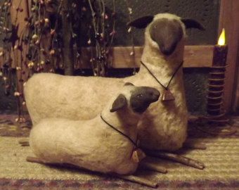 Primitive Mother Sheep and Lamb Primitive Sheep, Primitive Christmas Decorating, Sheep Crafts, Primitive Patterns, Basic Sewing, Baby Lamb, Sheep And Lamb, The Lamb, Primitive Folk Art