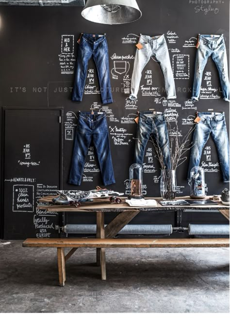 The Good Genes store in Amsterdam utilized signage by way of chalkboard drawings. Their branding is to emphasize slow fashion while being home grown and rustic. This chalkboard display breaks down the components of the denim. This with the "workshop" display in front of it makes the consumer understand that this is not a fashion fashion brand, but one that puts thought and love into the products they create. Denim Display, Display Visual Merchandising, Paulina Arcklin, Teen Clothing Stores, Clothing Store Displays, Diy Tv Stand, Clothing Displays, Jeans Store, Teen Shopping