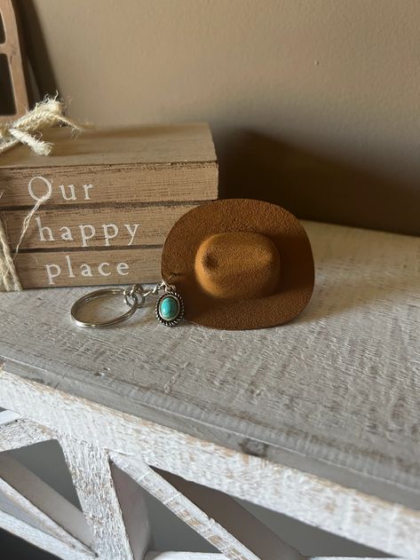 Mini Cowboy Hats, Cowboy Hat Keychain, Cow Boy Hat, Hat Photoshoot, Mini Cowboy Hat, Mini Cowboy, Market Day Ideas, Mini Hat, Photoshoot Couple