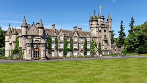 Inside Queen's favourite residence – can you visit Balmoral Castle? - Mirror Online Balmoral Castle, Castle Estate, Scottish Homes, Tony Blair, Clarence House, Royal Residence, Beautiful Places On Earth, Windsor Castle, Prince Albert