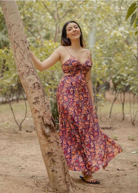 #summer #dress #outfits #outfitoftheday #outfitideas #instagram #instagood #instafashion #garden #outdoor #dress #fashion #fashionblogger #fashionista #fashionable #fashionstyle Niki Mehra, Outdoor Dress, Summer Dress Outfits, Garden Outdoor, Dress Fashion, Summer Dress, Outfit Of The Day, Insta Fashion, Strapless Dress