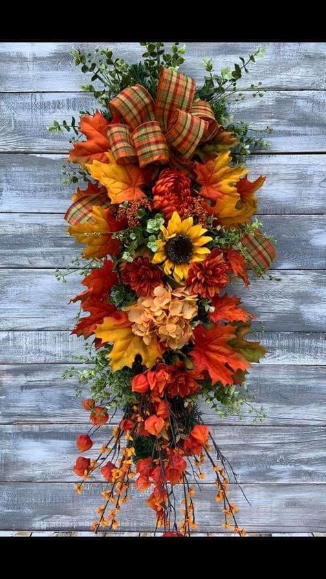 Fall Floral Door Swags, Fall Swags For Front Door Diy, Fall Swags For Front Door, New Fall Decorating Ideas, Coastal Wall Decor Ideas, Vintage Plants, Small Bedroom Decor Ideas, Aesthetic Decor Ideas, Door Swags