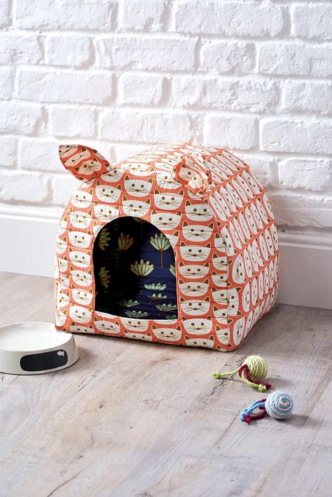 DIY cat bed Cat Bed Pattern, Bed Tutorial, Diy Cat Bed, Cat Quilt Patterns, Niche Chat, Cat Tent, Cozy Cat, Homemade Cat, Free Sewing Pattern