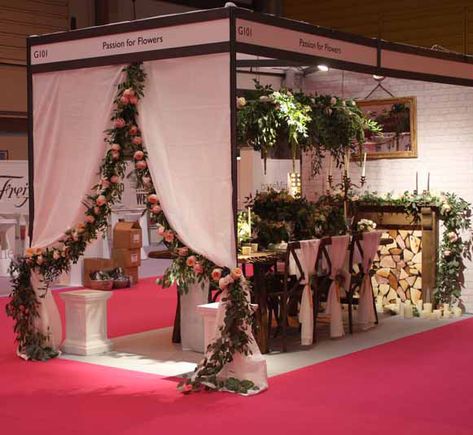 Wedding Vendors Booth, Bridal Show Booth, Wedding Expo Booth, Show Booth Ideas, Wedding Show Booth, Bridal Show Booths, Top Wedding Registry Items, Peach Wedding Flowers, Bridal Fair