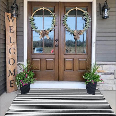 PRICES MAY VARY. ⭐CLASSIC STRIPED PATTERN:The black and white Striped rug offers casual elegance in the form of a classic Striped pattern Keep your home beautiful and clean. ⭐BUILT TO LAST:Our black and white door mat made of high-quality cotton,thick and durable designed for a long-lasting life,great for everyday use. ⭐SUITABLE FOR ANY OCCASION:Prefect for Indoor Outdoor,front door mat，porch rug，farmhouse rug，area rug, kitchen rug, bathroom rug, entry way rug, apartment rug, dorm room rug and m Rug Front Porch, Black And White Striped Rug, Layered Door Mats, Black And White Door, Rug Dorm Room, Striped Outdoor Rug, Apartment Rug, Rug Apartment, Front Porch Rug