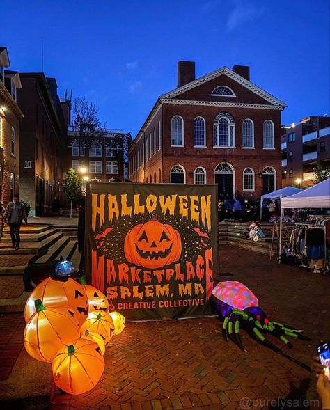 Salem Massachusetts Halloween, Halloween America, Salem Trip, Salem Halloween, Halloween Usa, Hallowen Ideas, Catty Noir, Spooky Szn, Salem Ma