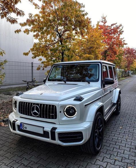 Mercedes Benz Gclass on Instagram: “White G @millionaire.surroundings #millionairesurroundings #gclass” Mercedes G Wagon White, Mercedes G Series, Mercedes 4x4, G65 Amg, G 63 Amg, Amg G63, Dream Cars Mercedes, Mercedes G Wagon, G63 Amg