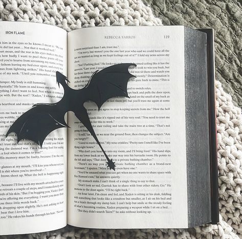 How To Make Toothless Bookmark, Batman Bookmark Diy, Fantasy Bookmark Ideas, Bat Bookmark, Dragon Wing Bookmark, Candle In The Dark, Dragon Bookmark, Fantasy Bookmarks, Disney Collage