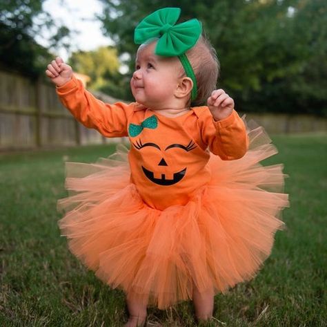 HALLOWEEN 🎃 10 Best Baby Girl Halloween Costumes - Annie Baby Monitor Halloween Costumes Baby Girl, Diy Halloween Costumes For Girls, Newborn Halloween Outfits, Old Halloween Costumes, Halloween Costume Toddler Girl, First Halloween Costumes, Girl Halloween Costumes, Cutest Pumpkin In The Patch