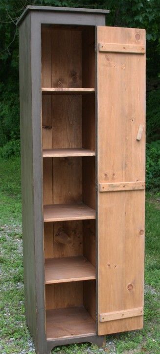 Primitive Painted Furniture, Wooden Desk Chairs, Country Cupboard, Primitive Bathrooms, Wood Projects Plans, Make A Door, Primitive Furniture, Diy Holz, Primitive Decorating Country