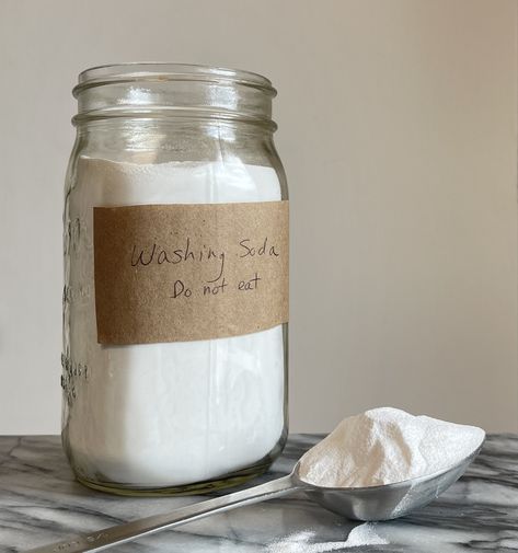 Easily Turn Baking Soda into Washing Soda in the Oven - Zero-Waste Chef Benefits Of Baking Soda, Low Thyroid Remedies, Diy Shampoo Recipe, Baking Soda For Hair, Baking Soda Benefits, Clean Baking, Washing Soda, Baking Soda Uses, Baking Soda Shampoo