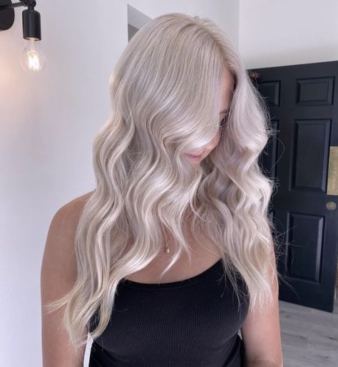 Highlight Blonde Hair, Platinum Silver Hair, Cool Blonde Hair Colour, Highlight Blonde, Ice Blonde Hair, Bonded Hair Extensions, Pearl Blonde, Icy Blonde Hair, Hair Extensions Clip