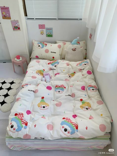 Cute Bedsheet, Small Room Makeover, Bedroom Ideas For Small Rooms Diy, Aesthetic Gaming, White Room Decor, Dream Bedroom Inspiration, Cute Bedroom Ideas, Indie Room, Cute Bedroom Decor