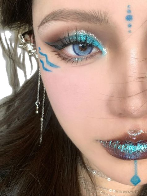 Shark Makeup, Holographic Eyeshadow, Alien Makeup, Crying Tears, Mermaid Halloween, Fairy Makeup, Eye Makeup Designs, Mermaid Makeup, Creative Eye Makeup