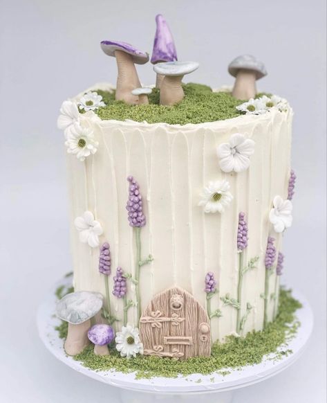 Garden Fairy Birthday Cake, Fairy Party Birthday Cake, Fairy House Cake Ideas, Fairy Buttercream Cake, Fairy Tea Party Cake, Fairy Theme Birthday Party Aesthetic, Woodland Fairy 1st Birthday Party, Fairy Cake Simple, Smash Cake Fairy