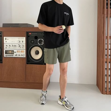 Comfy Summer Outfits Men, Male Shorts Outfits, Outfit Cowo, Outfit Cowok, Spiritual Fashion, Minimalist Fashion Men, Pants Outfit Men, Trendy Boy Outfits, Mens Casual Outfits Summer