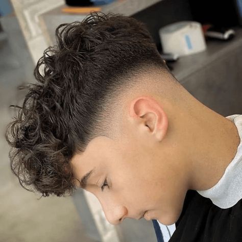 Mid Fade Haircut, Fade Haircut Styles, Best Fade Haircuts, Haircut Selfie, Photo Hijab, Curly Hair Fade, Mens Haircuts Short Hair, Haircut Curly Hair, Men Haircut Curly Hair