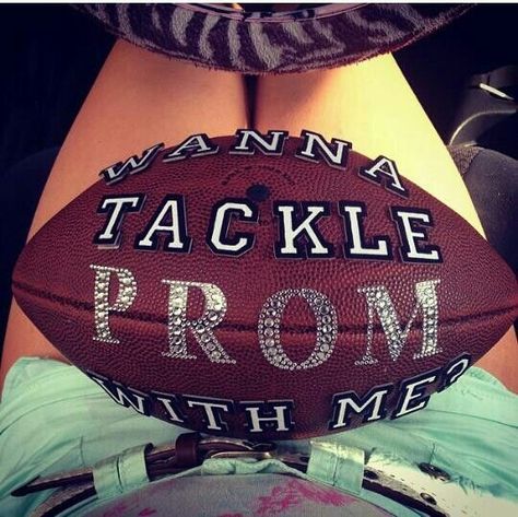 Asking To Homecoming, Football Promposal, Creative Prom Proposal Ideas, Prom Invites, Cute Promposals, Prom Pictures Group, Promposal Ideas, Cute Homecoming Proposals, Cute Prom Proposals