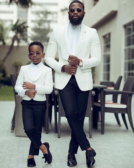 This father and son duo wore matching embroidered white tuxedos paired with elegant black trousers and shoes. To finish their look they added round glasses for a dapper outfit at a glamorous wedding. Click to find more stylish white tuxedos for every wedding style. // Photo: King Levi Dapper Terno Slim, White Tuxedo, Black Fathers, Fashion Suits For Men, African Men Fashion, Men’s Suits, African Men, Formal Business, Mens Fashion Suits