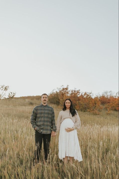 November Maternity Photoshoot Outfits, Winter Maternity Shoot Outfits, Sweater Maternity Photos, Casual Fall Maternity Photoshoot, Fall Maternity Shoot Outfit, Winter Maternity Pictures Outfits, Winter Maternity Photoshoot Outfits, Winter Maternity Outfits For Pictures, Outdoor Winter Maternity Shoot