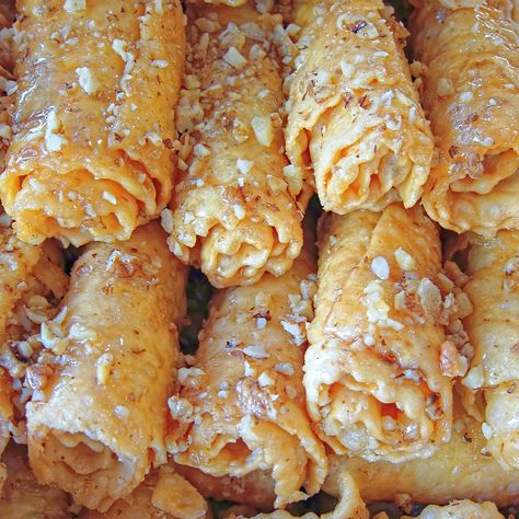 Greek Diples Recipe (Christmas Greek Pastry with Honey) Greek Diples, Greek Christmas Recipes, Greek Deserts, My Greek Dish, Greek Pastry, Greek Dessert, Cypriot Food, Greek Christmas, Greek Pastries