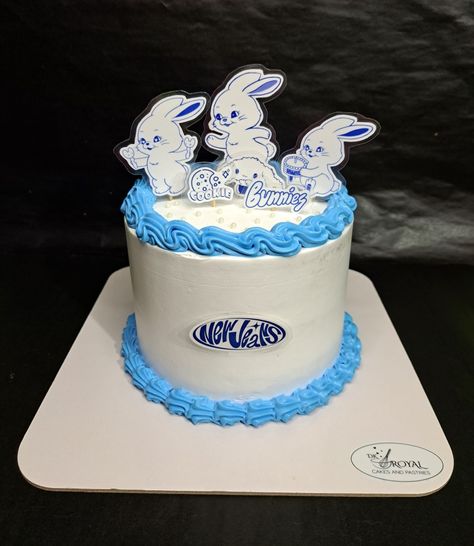 #newjeanscake #bunnies #kpop New Jeans Cake Bunny, Sweet 16 Party Ideas Kpop, Newjeans Cake Design, Newjeans Birthday Theme, New Jeans Cake Ideas Kpop, Kpop Themed Cake, Newjeans Birthday Cake, Kpop Cakes Ideas, Birthday Cake Korean Style