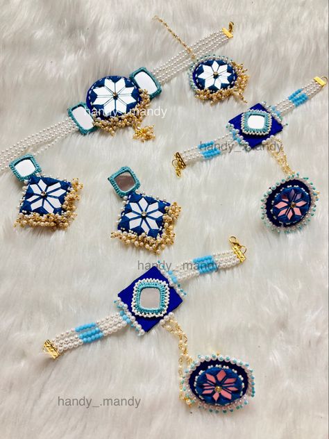 Mirror Work Jewellery, Navratri Accessories, Diy Necklace Designs, Necklace Set Indian Bridal Jewelry, Mirror Jewellery, Flower Jewellery For Mehndi, Flowers Jewellery, Diy Earrings Easy, Earrings Diy Handmade