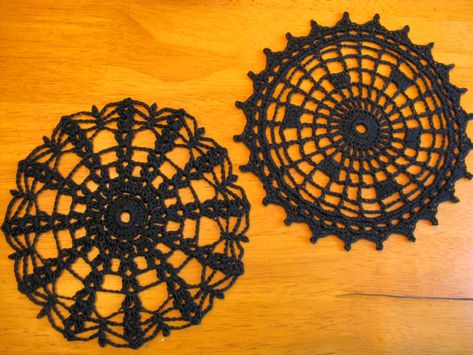 Crochet Spiderweb Table Runner, Spiderweb Coaster Crochet, Spiderweb Crochet Pattern, Crochet Spider Web Pattern, Halloween Doilies, Spiderweb Crochet, Crochet Spider Web, Crochet Halloween Decorations, Crochet Spider