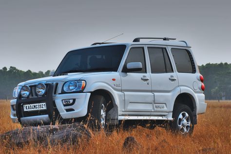 Mahindra Scorpio - Wikipedia, the free encyclopedia New Mahindra Scorpio, Car Photos Hd, Scorpio Car, Mahindra Scorpio, Jeep Wallpaper, Jeep Photos, Photoshop Digital Background, Blur Background Photography, Photography Studio Background