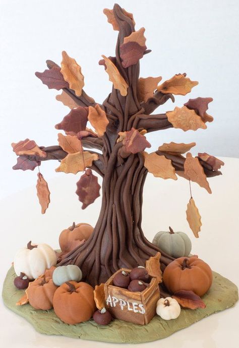 Fondant Tree, Diy Frosting, Fun Apartment, Tree Cake Topper, Chocolate Toppers, Fondant Cake Tutorial, Fondant Figurines, Apple Crate, Shoestring Budget