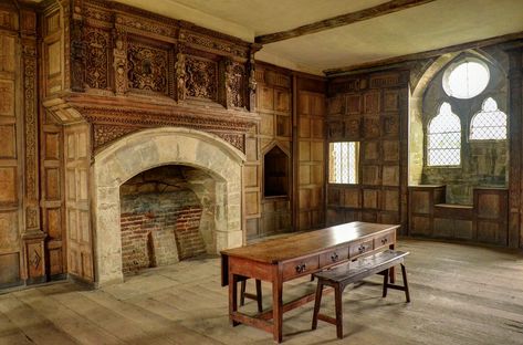 Stokesay Castle, Shropshire - interior Tudor Interior, Tudor Castle, Tudor Architecture, Carved Fireplace, Castle Photo, Chateau Style, English Castles, Castles Interior, Basement House