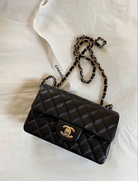 Mini Chanel, Chanel Bag Classic, Classy Purses, Chanel Mini Flap Bag, Chanel Classic Flap Bag, Dream Bags, Luxury Bags Collection, Goyard Bag, Bag Obsession